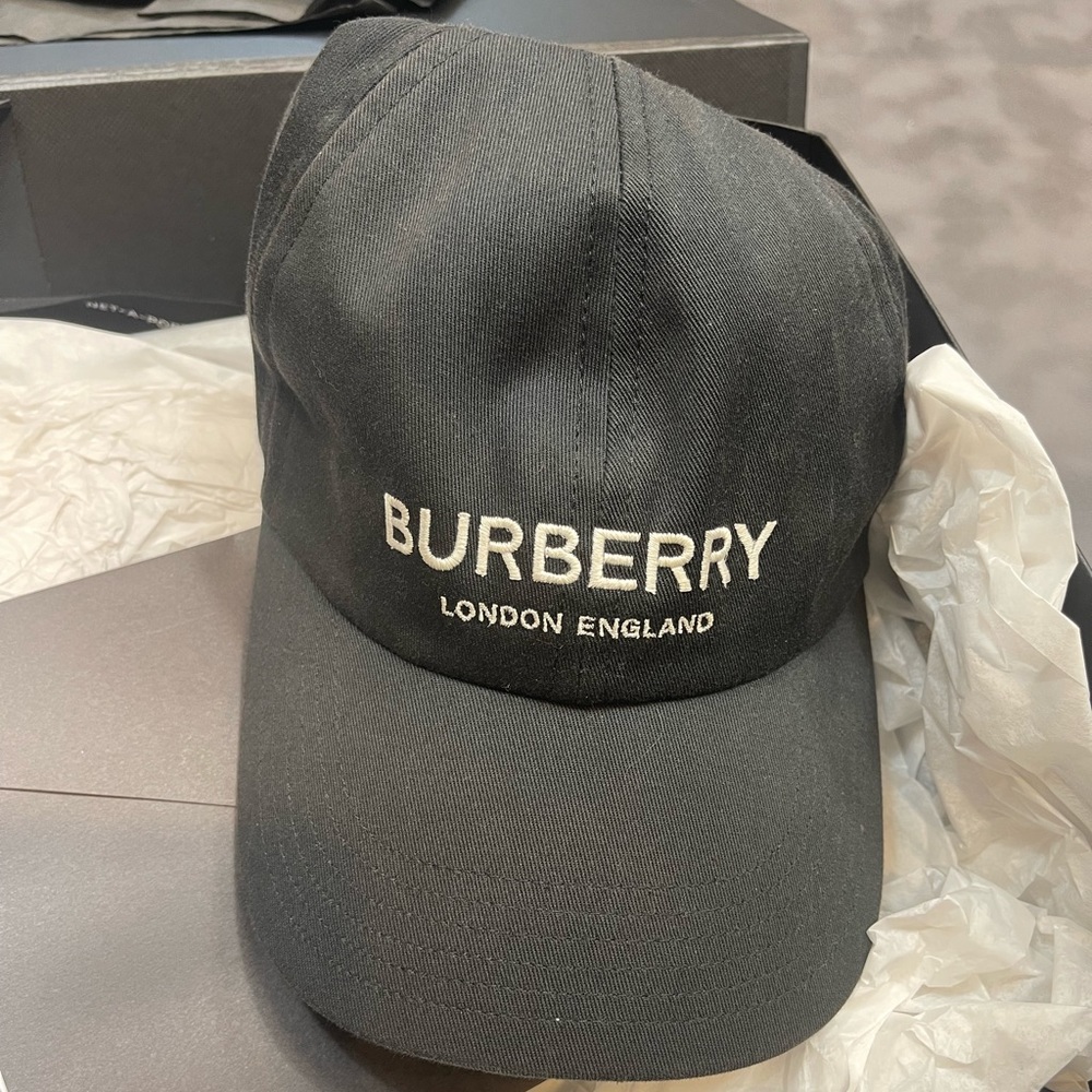 Burberry hat size small